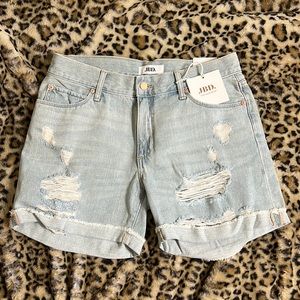 JBD BOYFIT DISTRESSED CUFFED DENIM SHORTS. SIZE MEDIUM